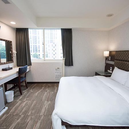 Banciao Junli Hotel מראה חיצוני תמונה