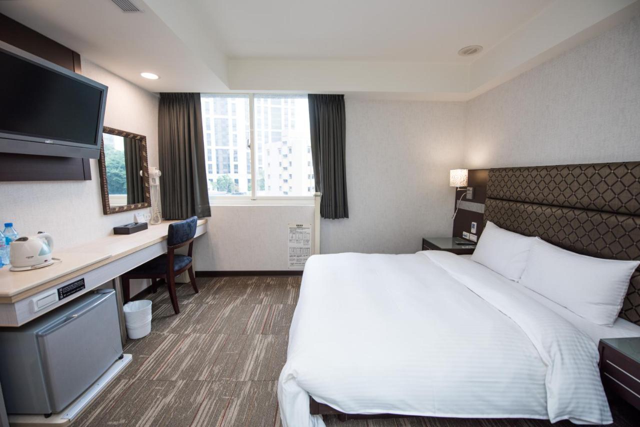 Banciao Junli Hotel מראה חיצוני תמונה
