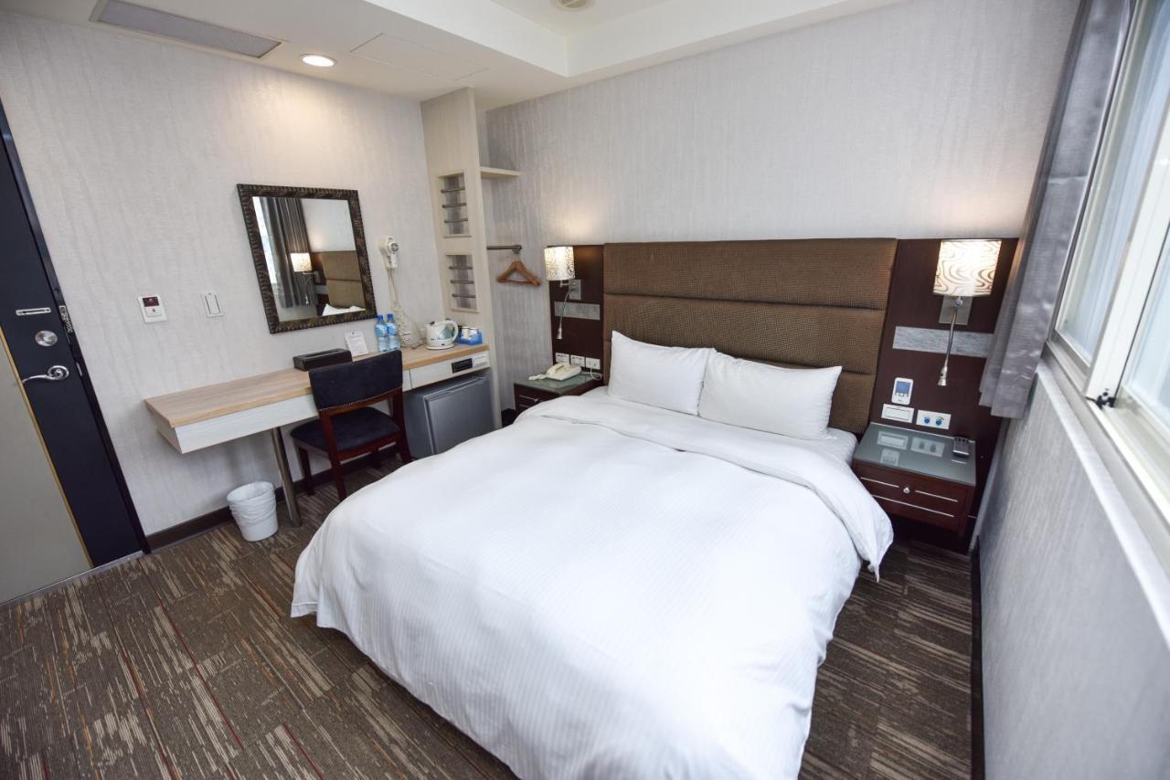 Banciao Junli Hotel מראה חיצוני תמונה