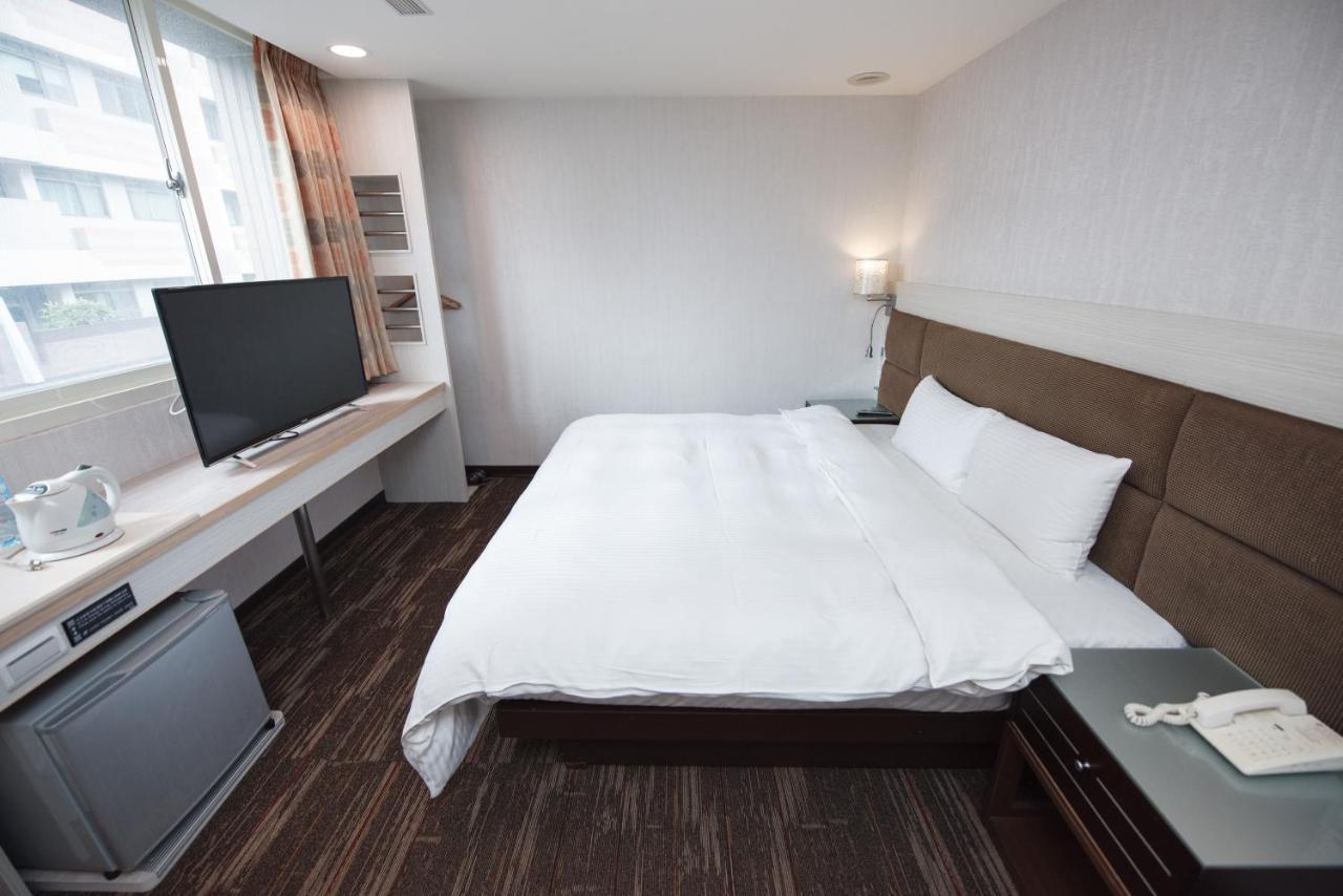 Banciao Junli Hotel מראה חיצוני תמונה